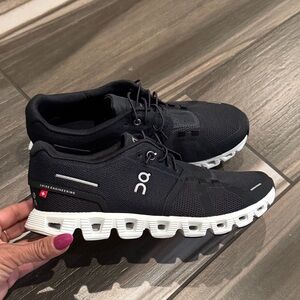 ON Women's Black Athletic Shoes